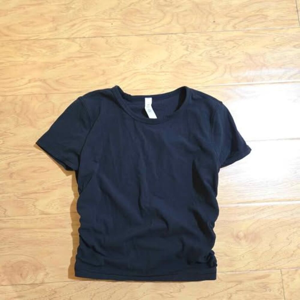 Lululemon black t-shirt size 4 NWOT